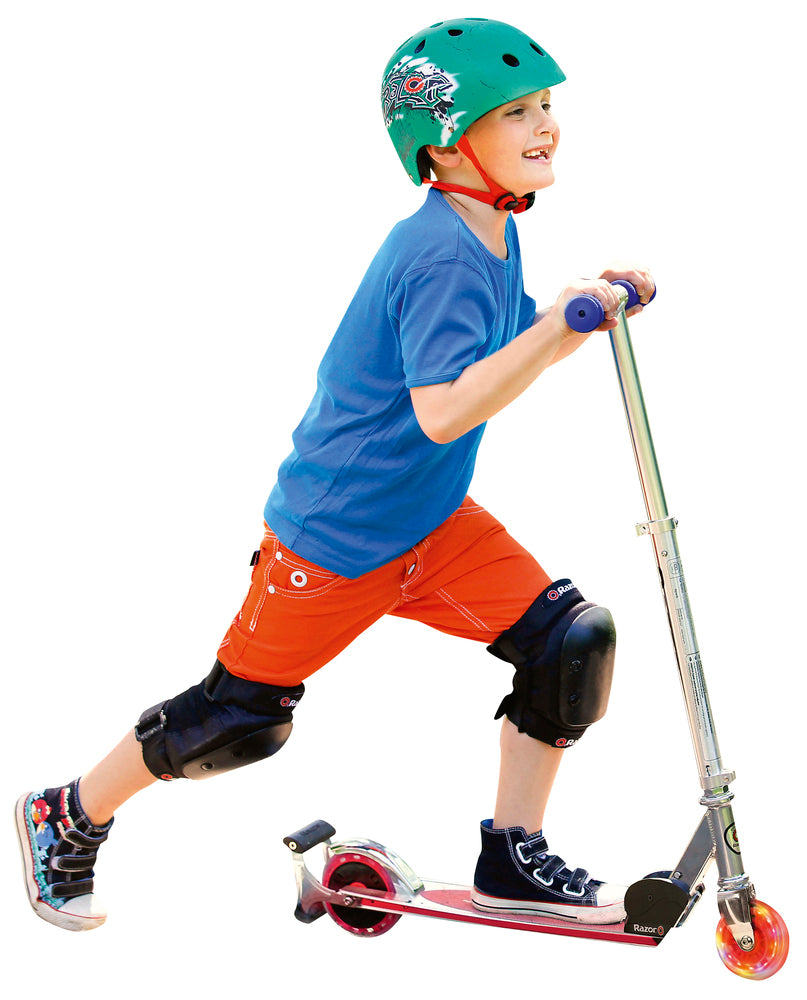 Laver seje gnister, når du trykker på bremsen. Med lysdioder i kant og hjul. Kan bære op til 100 kg.