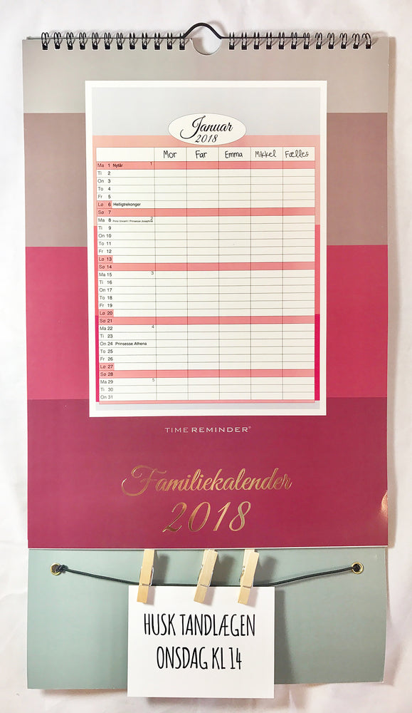 FAMILIEKALENDER 2018 STRIBET M/ HUSKEKLEMMER