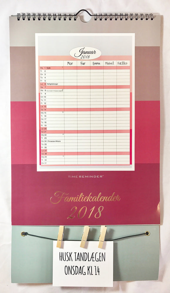 FAMILIEKALENDER 2018 STRIBET M/ HUSKEKLEMMER