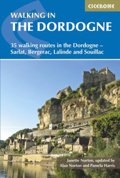 Walking in the Dordogne: 35 walking routes in the Dordogne - Sarlat, Bergerac, Lalinde and Souillac