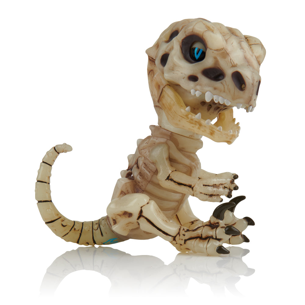 Fingerlings untamed skeletter asst.