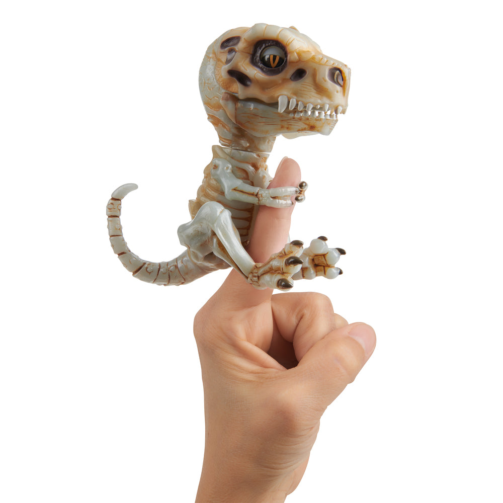 Fingerlings untamed skeletter asst.