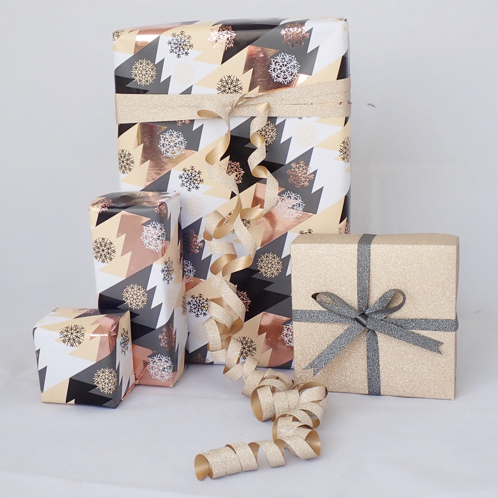 GAVEPAPIR ROSE GOLD FOIL GRAFISK JULETRÆ/SNEFNUG 1 M X 70 CM