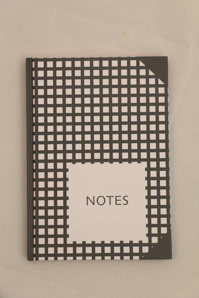 Notesbog A5 linjeret ternet grå/hvid