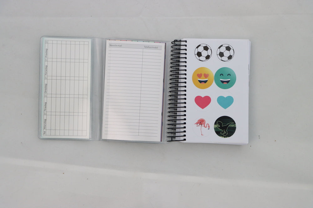 STUDIEKALENDER 2021/22 LILLE 2I1 DAG M/KLAP,BOGMÆRK,STICKERS