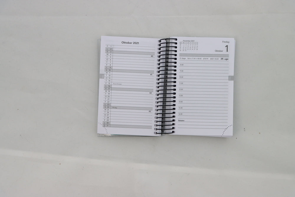 STUDIEKALENDER 2021/22 LILLE 2I1 DAG M/KLAP,BOGMÆRK,STICKERS
