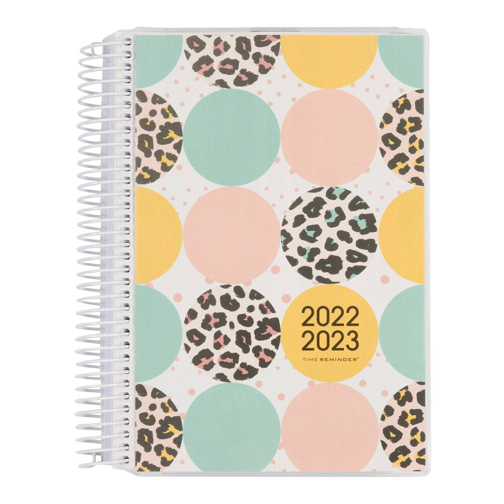 Studiekalender 2022/23 stor 2 i 1 dag. Medfølger bogmærke og stickers.