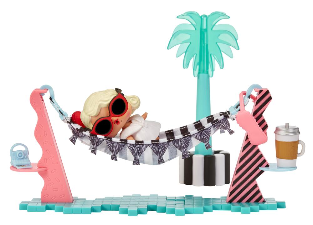 L.O.L. Furniture Playset with Doll S2 PDQ