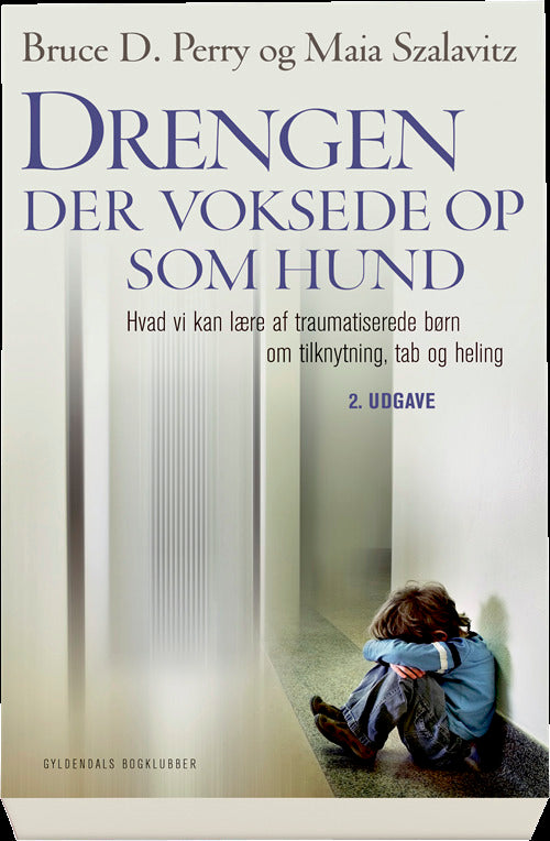 Drengen der voksede op som hund