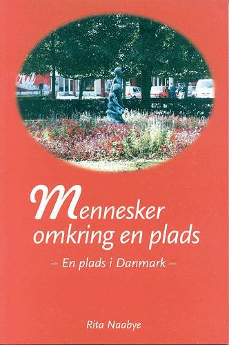 Mennesker omkring en plads
