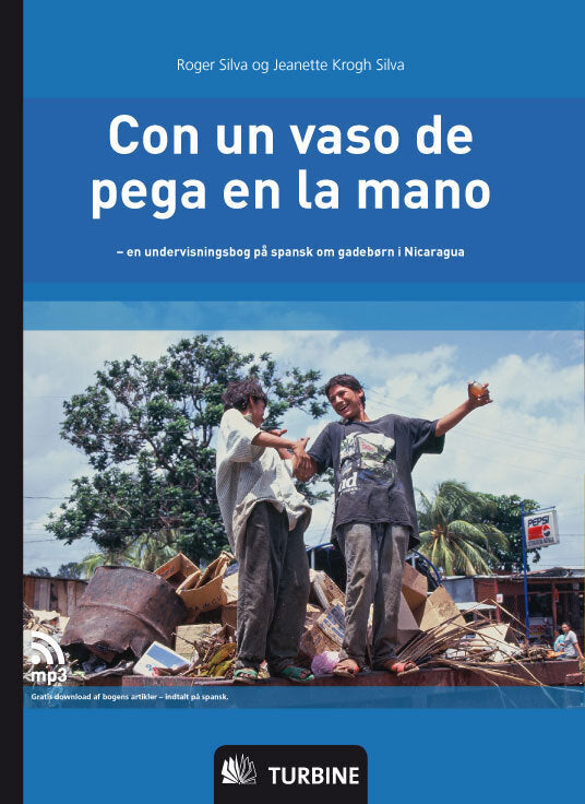 Con un vaso de pega en la mano