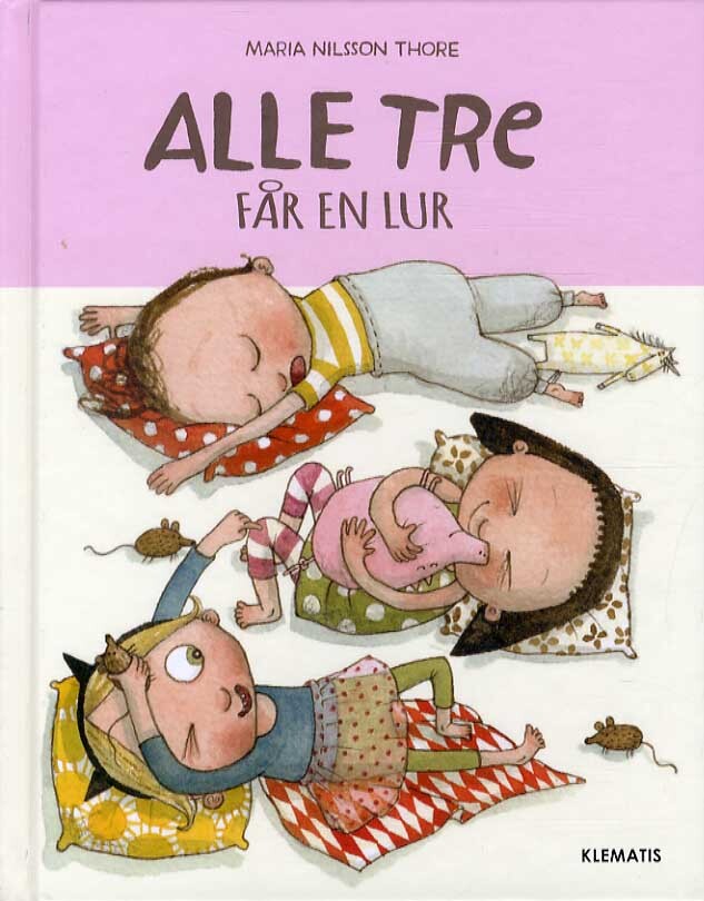 Alle tre får en lur