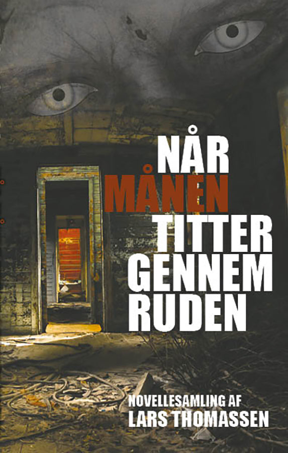 Når månen titter gennem ruden