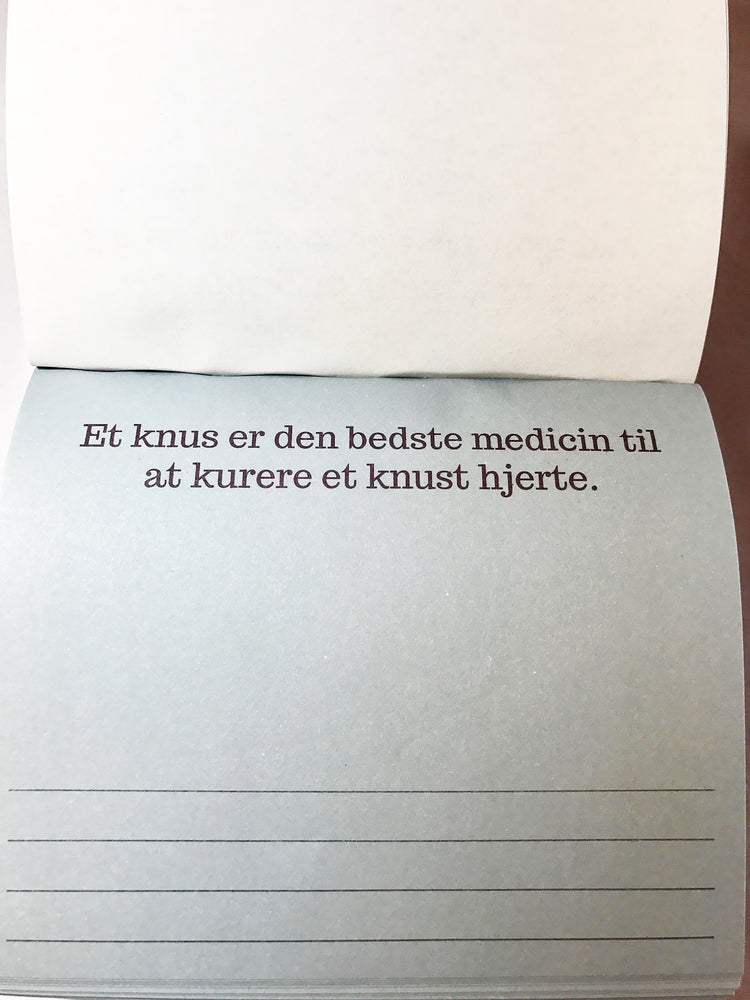 CITATKALENDER KÆRLIGHED M/GULD FOIL