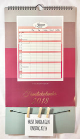 FAMILIEKALENDER 2018 STRIBET M/ HUSKEKLEMMER