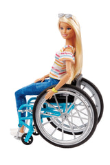 BARBIE DUKKE MED KØRESTOL OG RAMPE