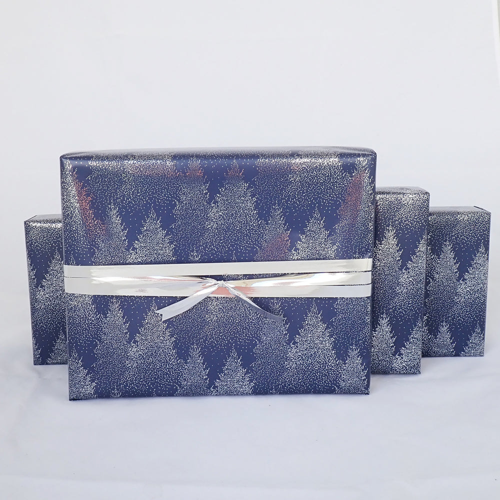 GAVEPAPIR MØRKEBLÅ M/SØLV FOIL JULETRÆER 1 M X 70 CM