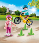 70061 Børn Med Skøjter Og Cykel