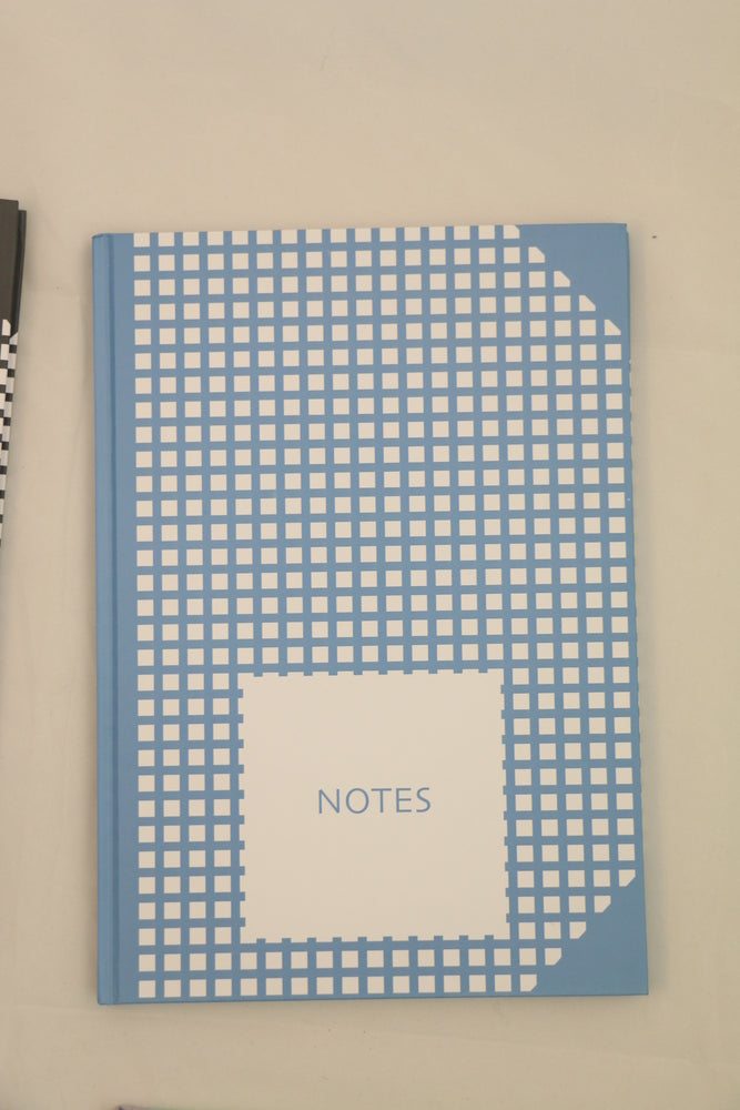 Notesbog A4 linjeret ternet lyseblå/hvid