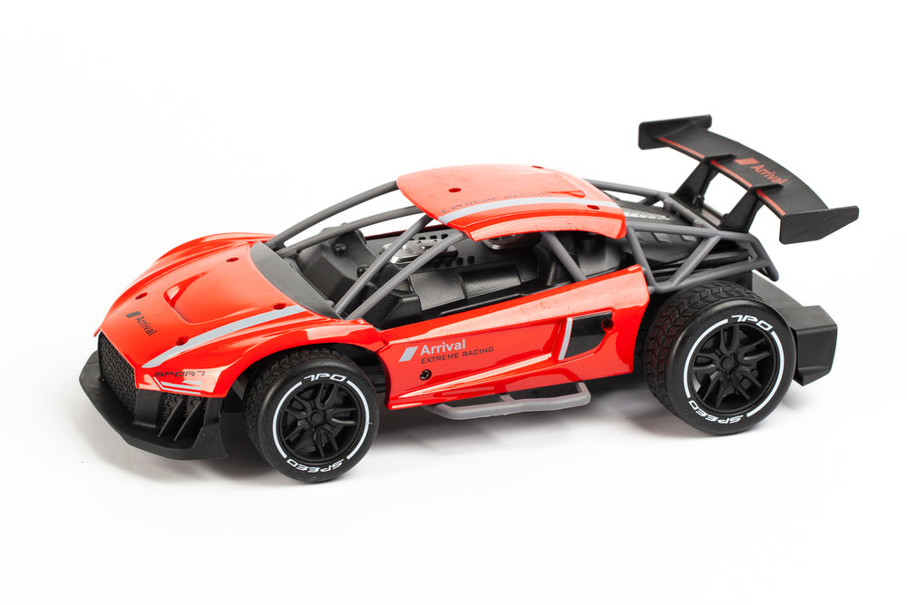 RC Arrival on road metal