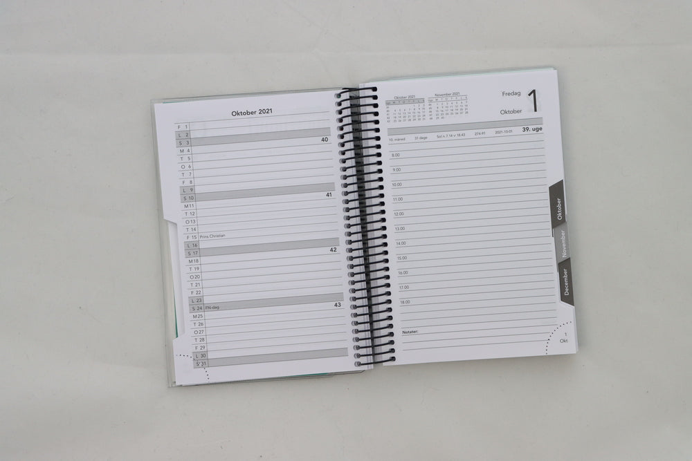 STUDIEKALENDER 2021/22 STOR 2I1 DAG M/KLAP,BOGMÆRK,STICKERS