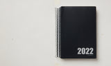 Spiralkalender 2022 antikgrå metal vinyl