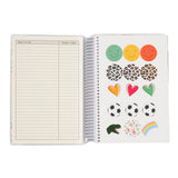 Studiekalender 2022/23 stor 2 i 1 dag. Medfølger bogmærke og stickers.