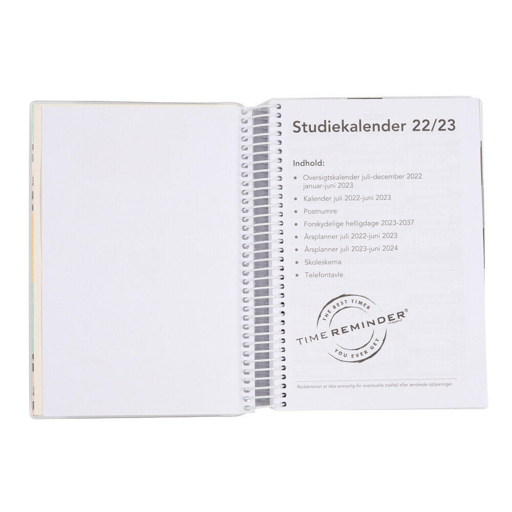 Studiekalender 2022/23 stor 2 i 1 dag. Medfølger bogmærke og stickers.
