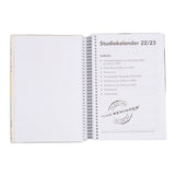 Studiekalender 2022/23 stor 2 i 1 dag. Medfølger bogmærke og stickers.