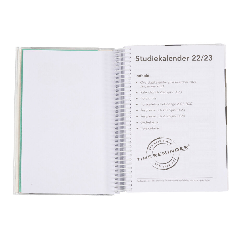 Studiekalender 2022/23 stor 2 i 1 dag m/klap. Medfølger bogmærke og stickers.