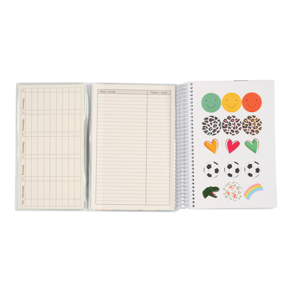 Studiekalender 2022/23 stor 2 i 1 dag m/klap. Medfølger bogmærke og stickers.