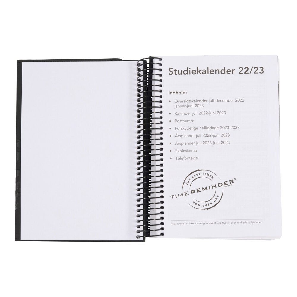 Studiekalender 2022/23 stor pu dag m/klap. Medfølger bogmærke og stickers.